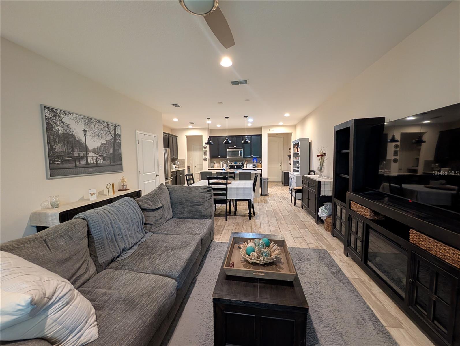 LAKESHORE PRESERVE - Residential Lease