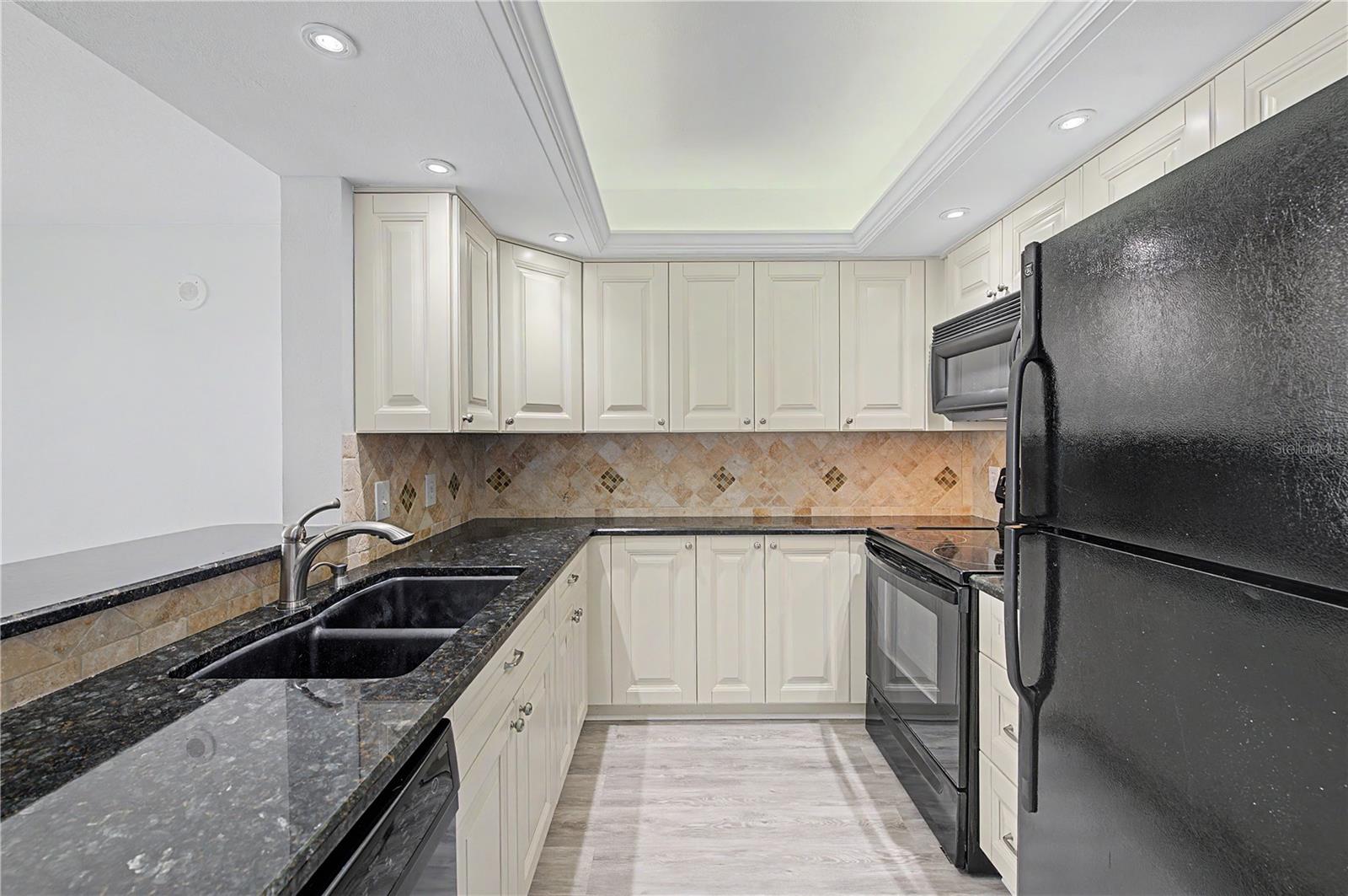 COVE CAY VILLAGE III - Residential