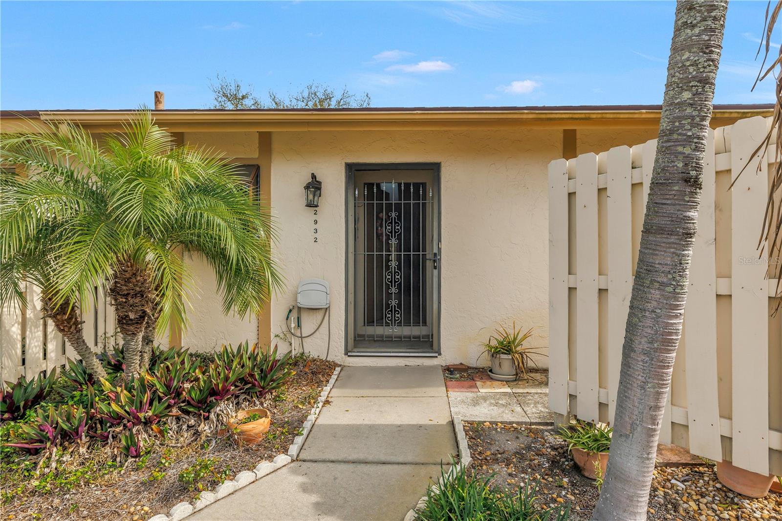Charming 2-bedroom, 2-bath single-story condo located in the desirable Morningside community! This all-ages neighborhood offers a convenient and relaxed lifestyle just minutes from GT Bray Park, local shopping, dining, and our beautiful Gulf Coast beaches.

Step inside to an open split floorplan featuring high ceilings that create a spacious feel throughout. The layout provides privacy between bedrooms, making it ideal for guests or family. Enjoy the ease of in-unit laundry with a washer and dryer conveniently located in the kitchen.

Parking is a breeze with your assigned spot right out front—no long walks or stairs to worry about.

Enjoy being close to everything Bradenton has to offer, including parks, walking trails, golf courses, and a short drive to Anna Maria Island for stunning sunsets and beach days.