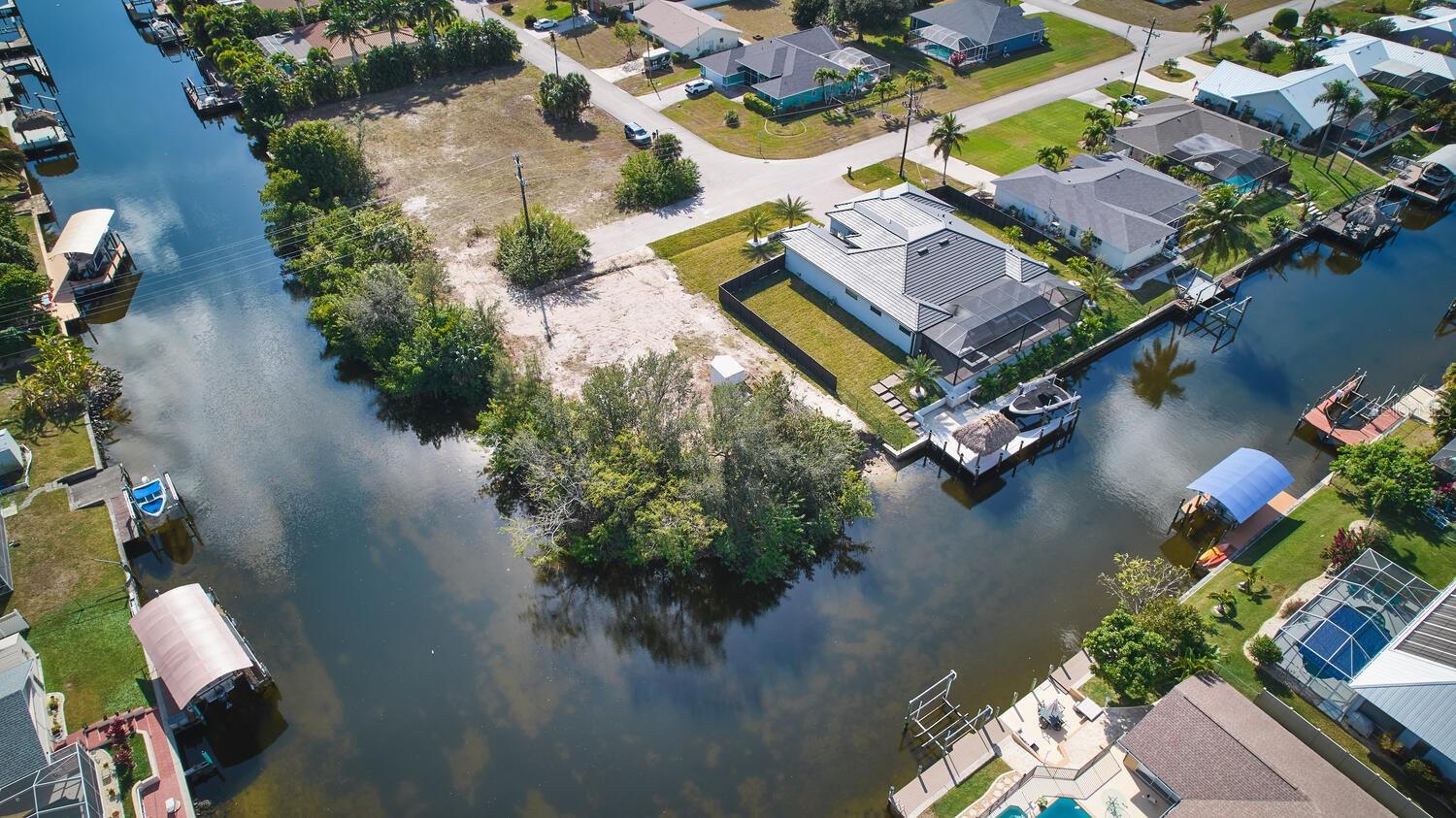 CAPE CORAL - Land
