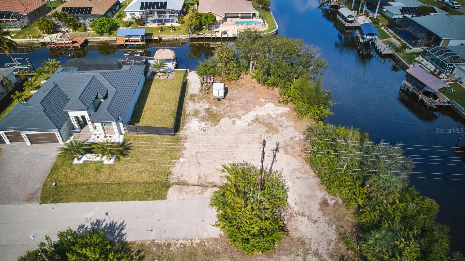 CAPE CORAL - Land