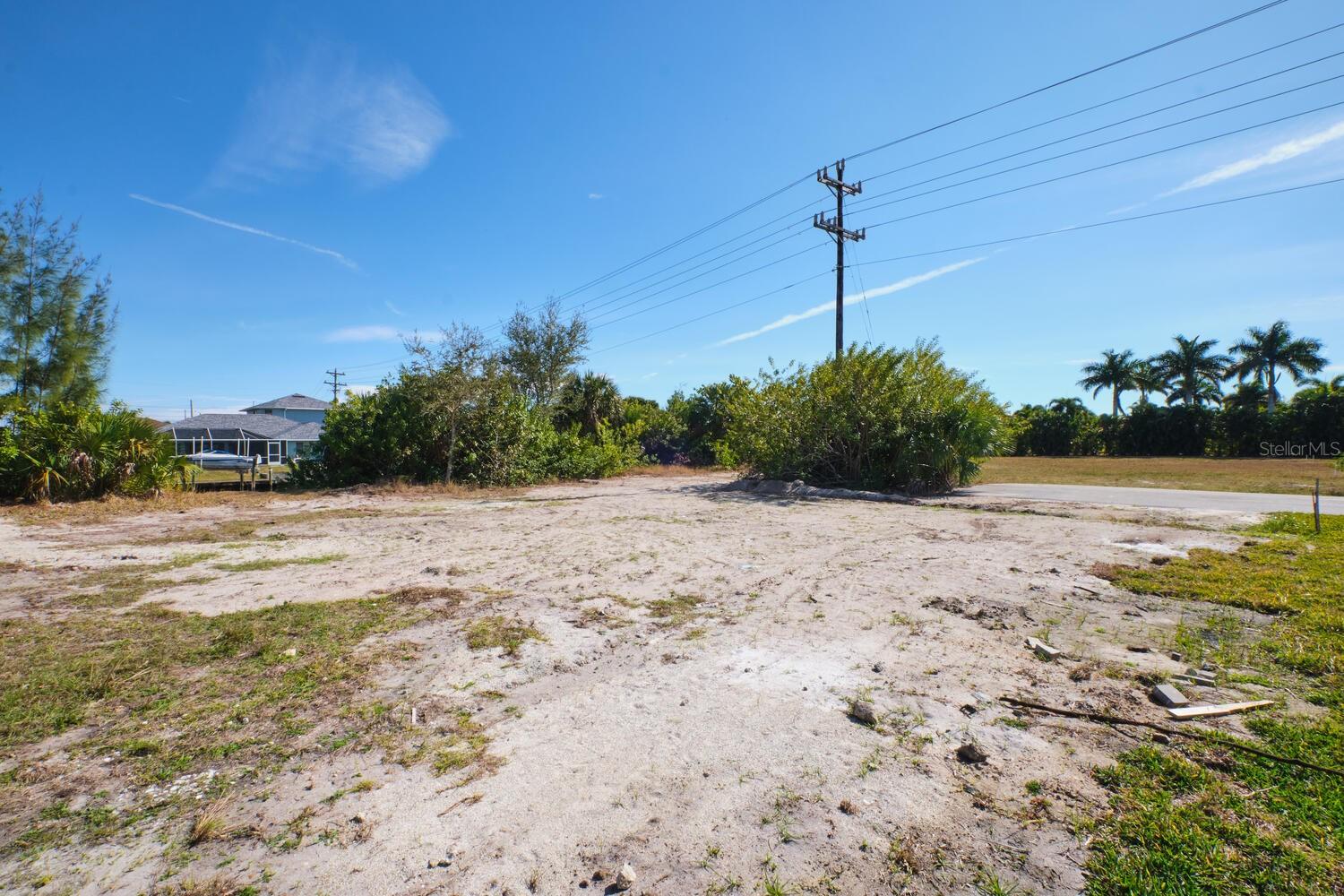 CAPE CORAL - Land