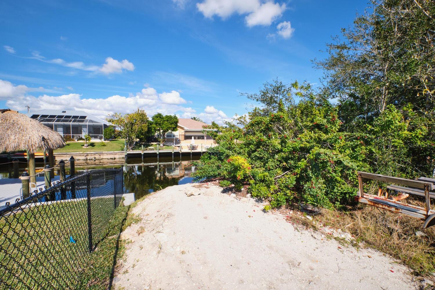 CAPE CORAL - Land