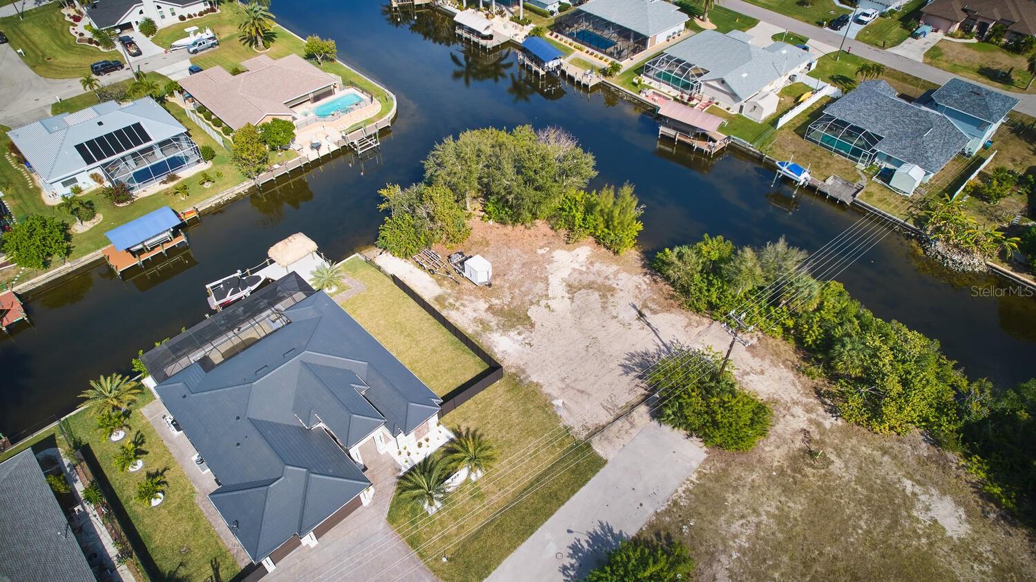 CAPE CORAL - Land
