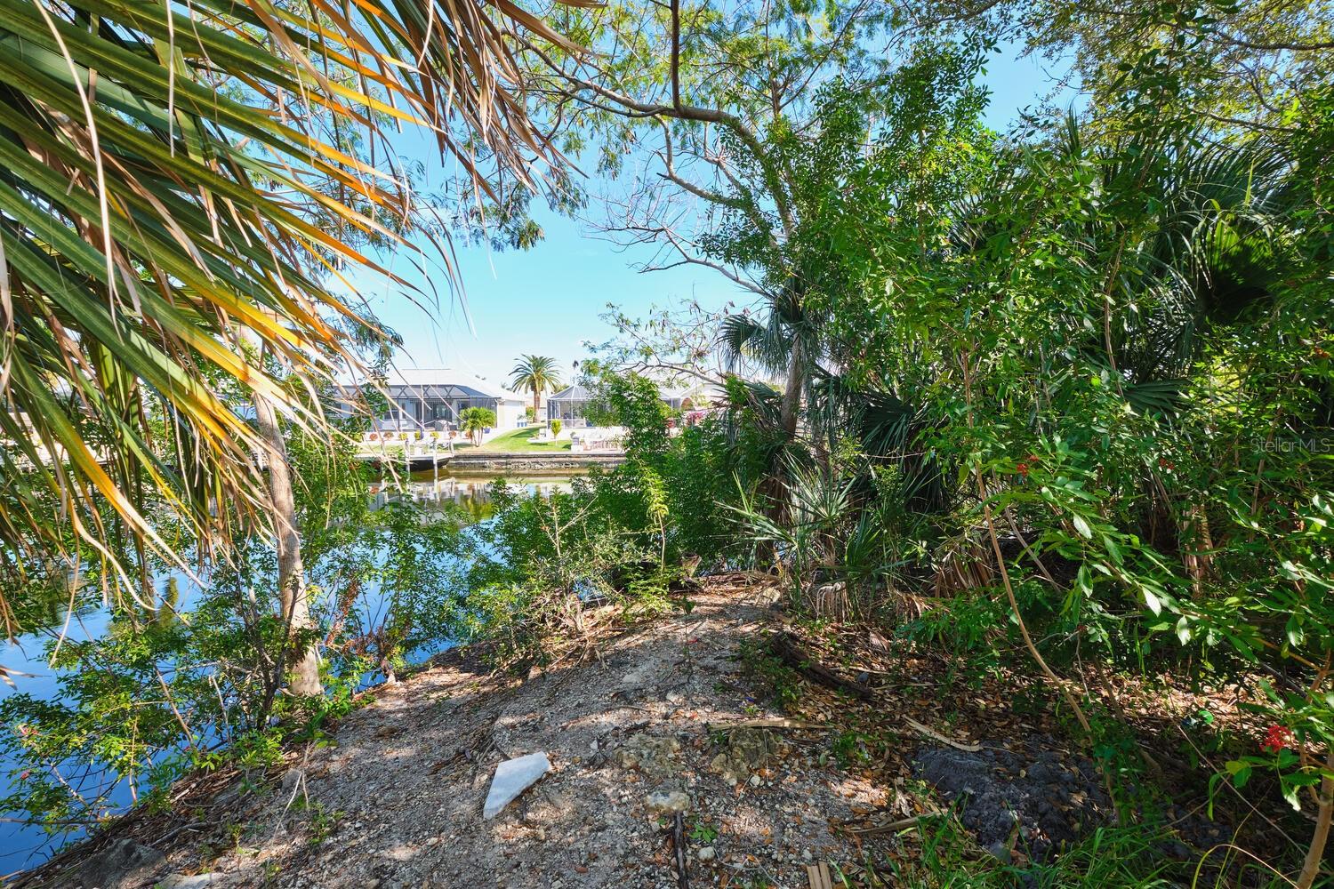 CAPE CORAL - Land