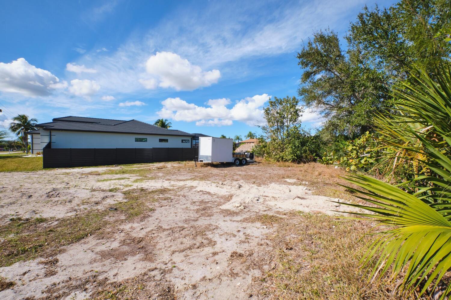 CAPE CORAL - Land