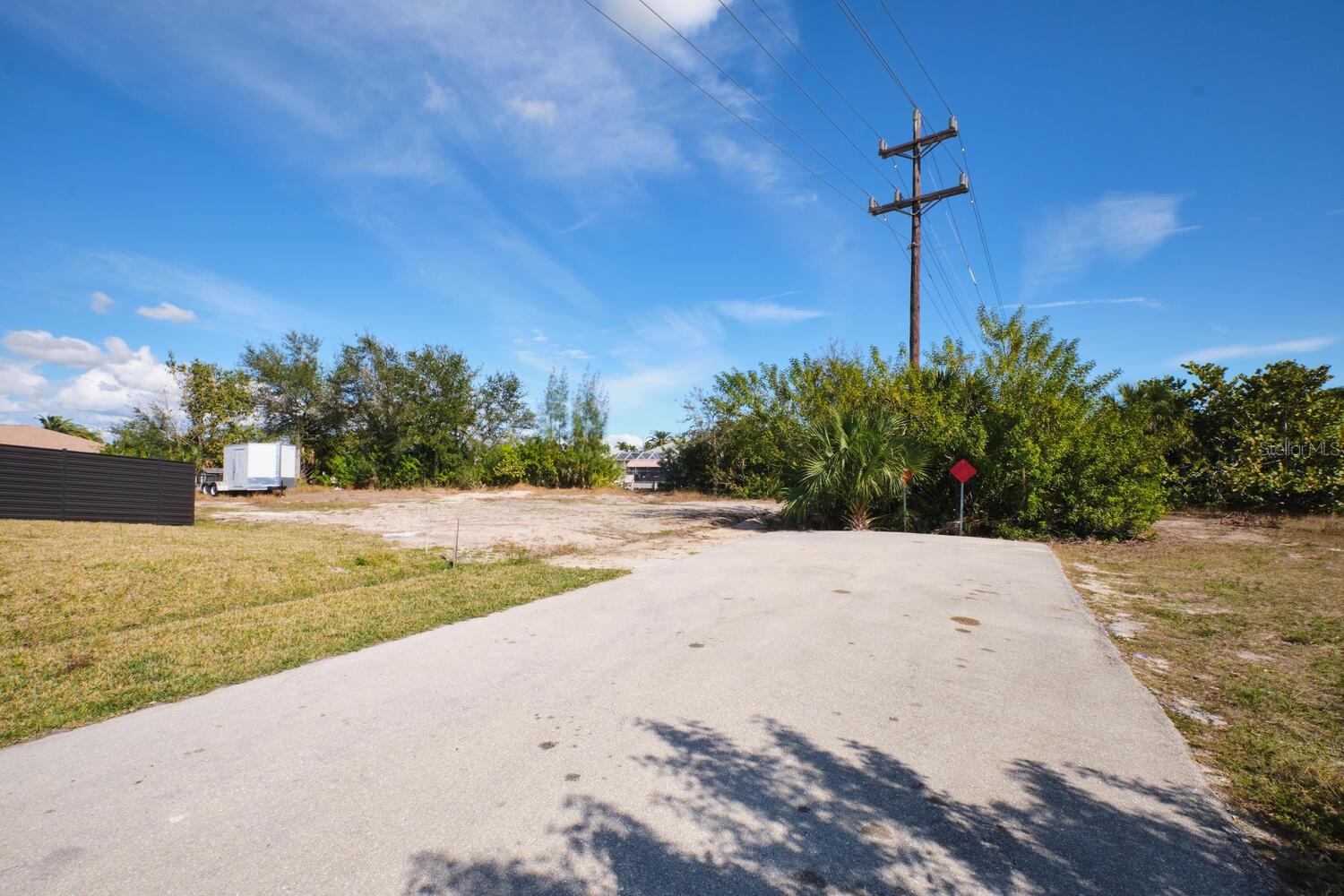CAPE CORAL - Land