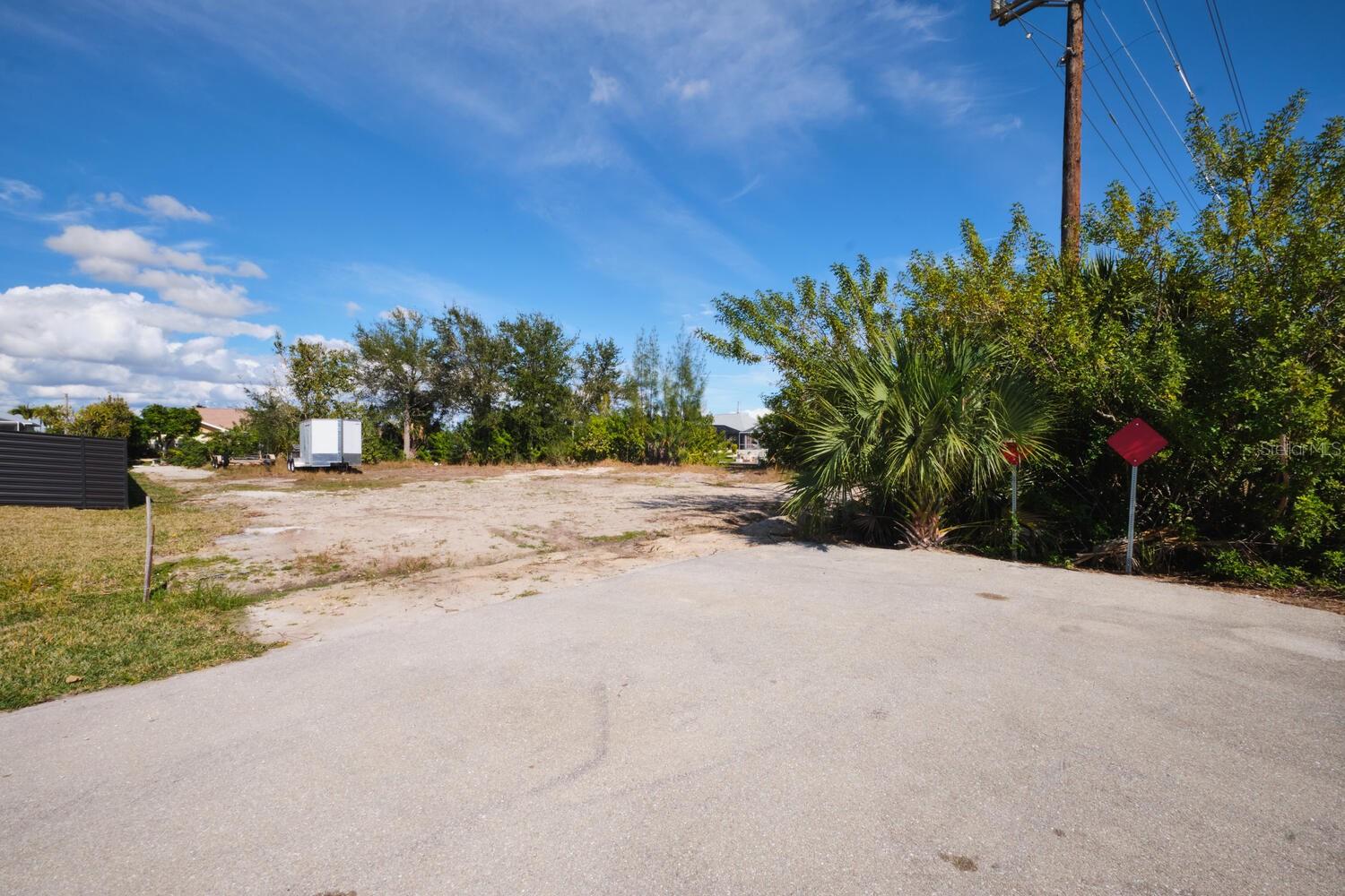 CAPE CORAL - Land