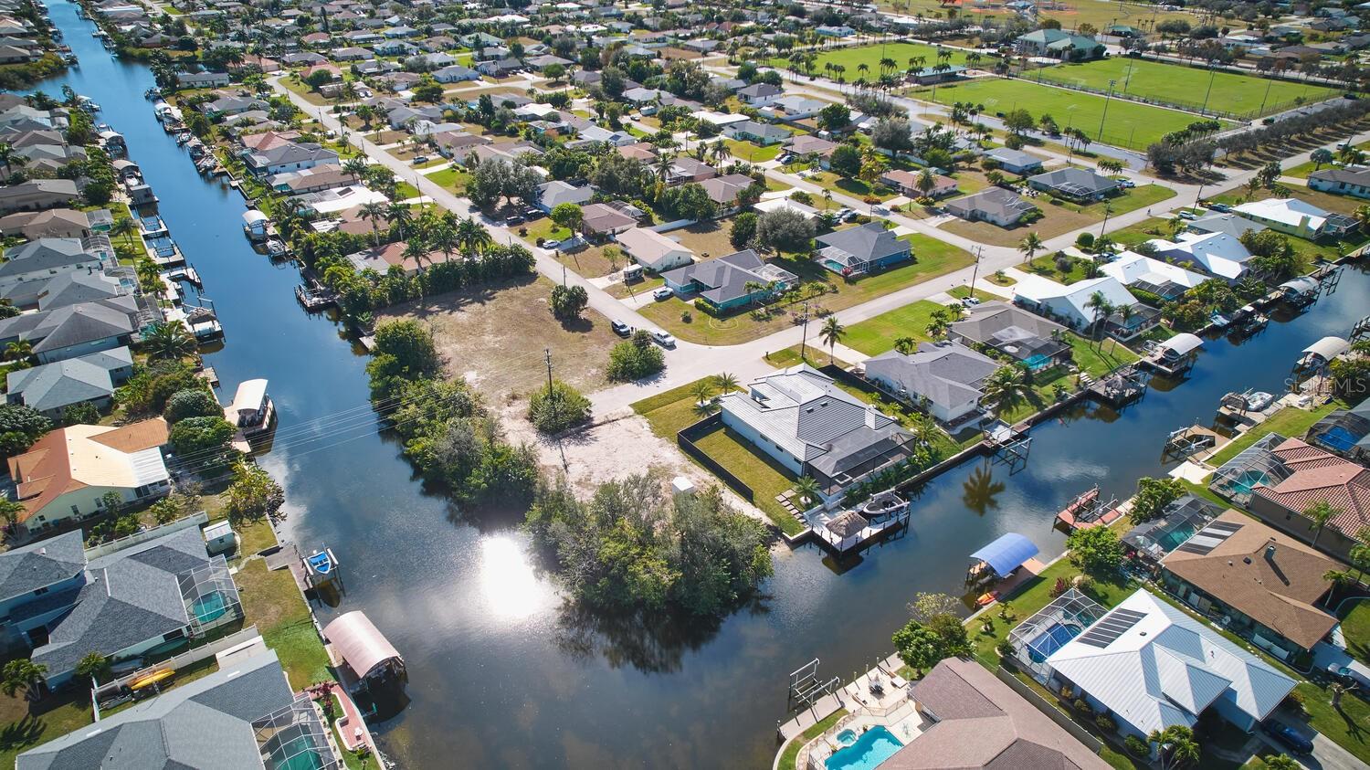 CAPE CORAL - Land