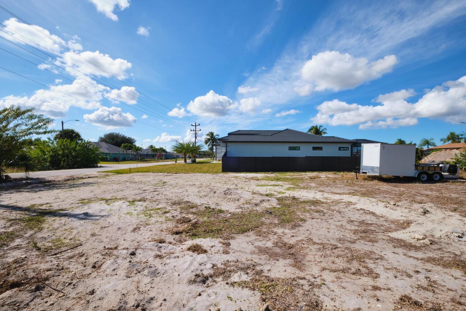 CAPE CORAL - Land