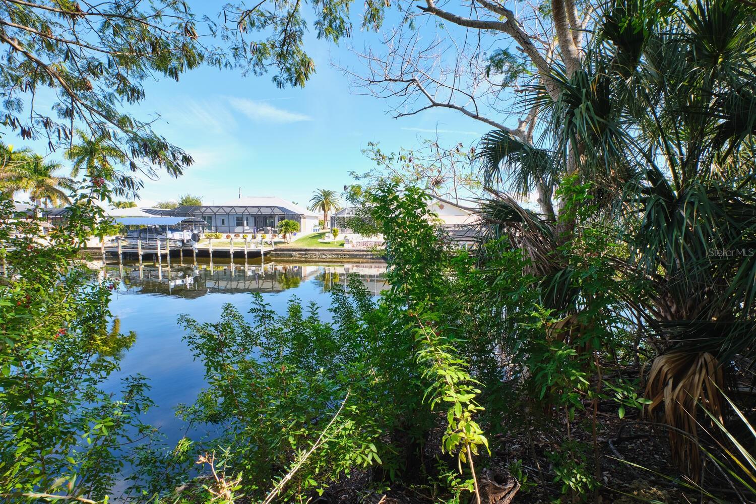 CAPE CORAL - Land