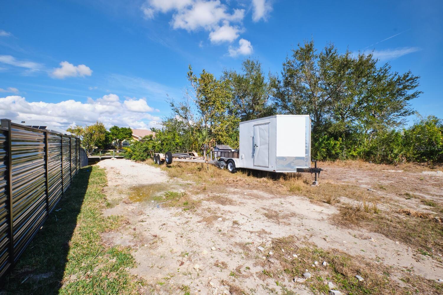 CAPE CORAL - Land