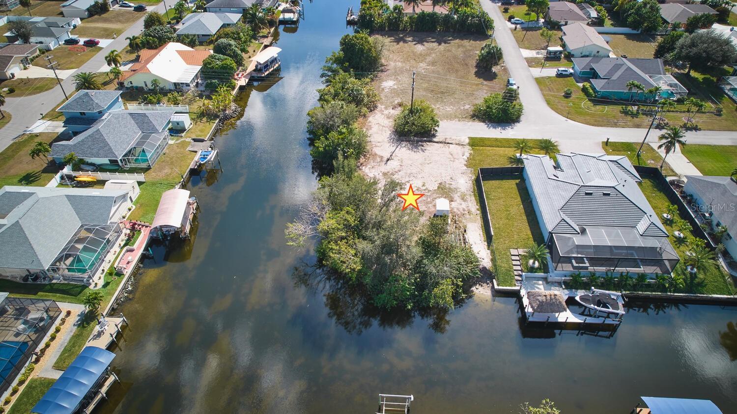 CAPE CORAL - Land