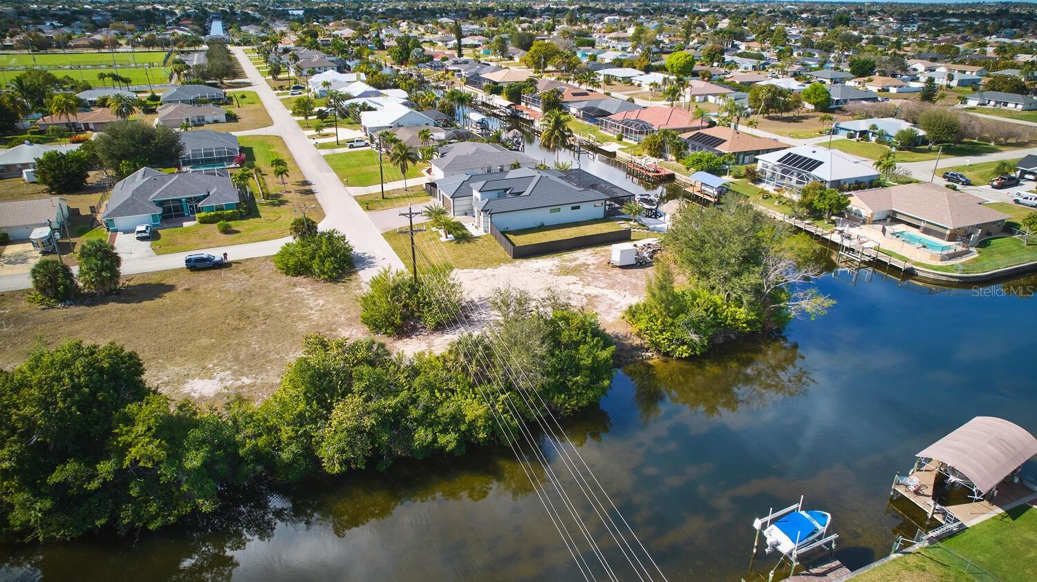 CAPE CORAL - Land