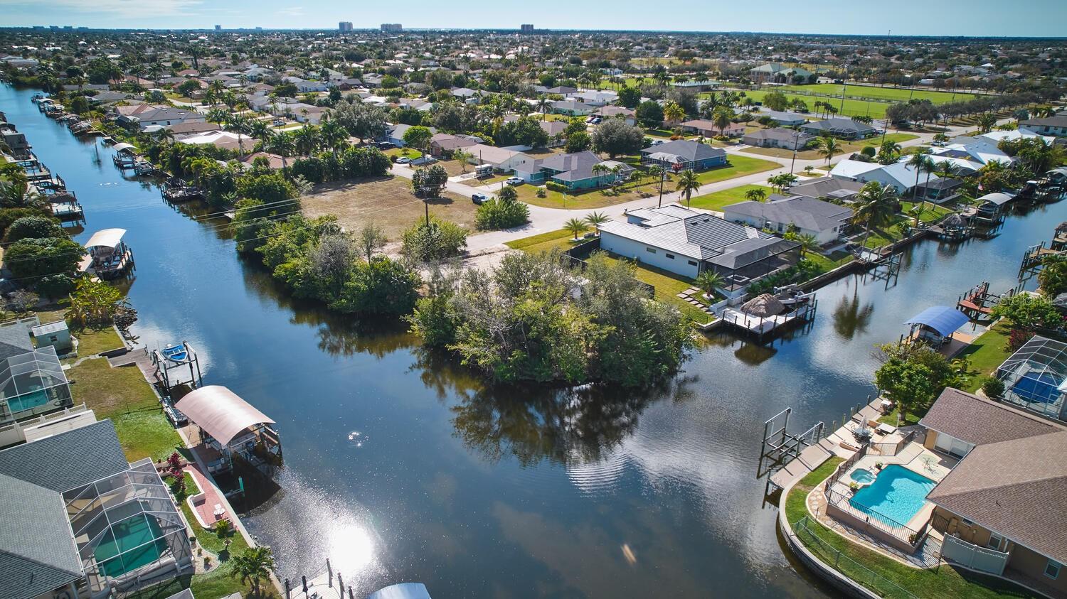 CAPE CORAL - Land