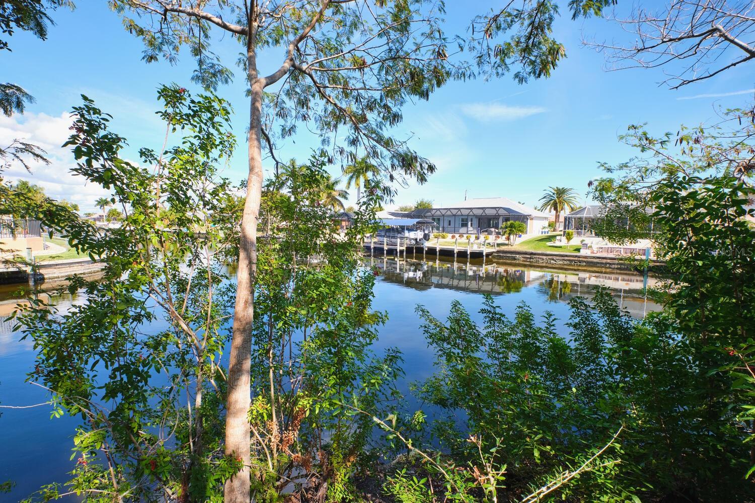 CAPE CORAL - Land