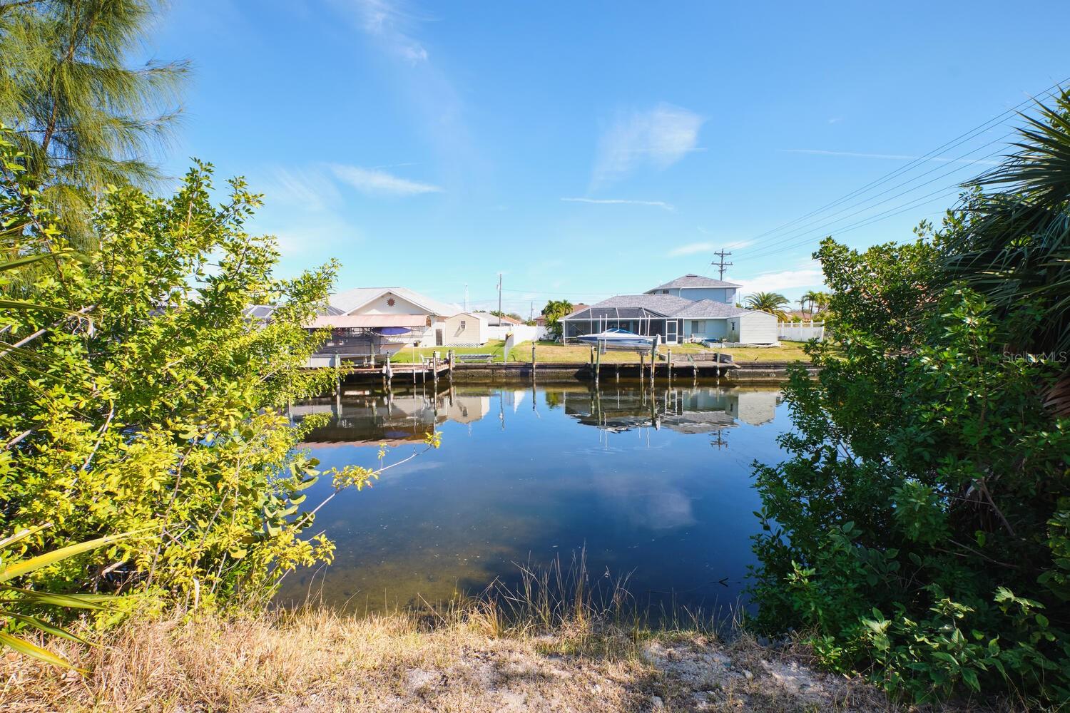 CAPE CORAL - Land