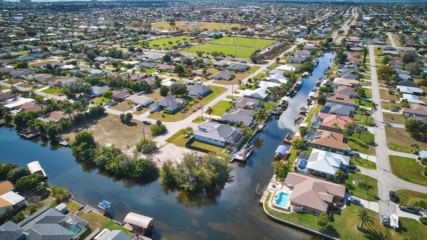 CAPE CORAL - Land
