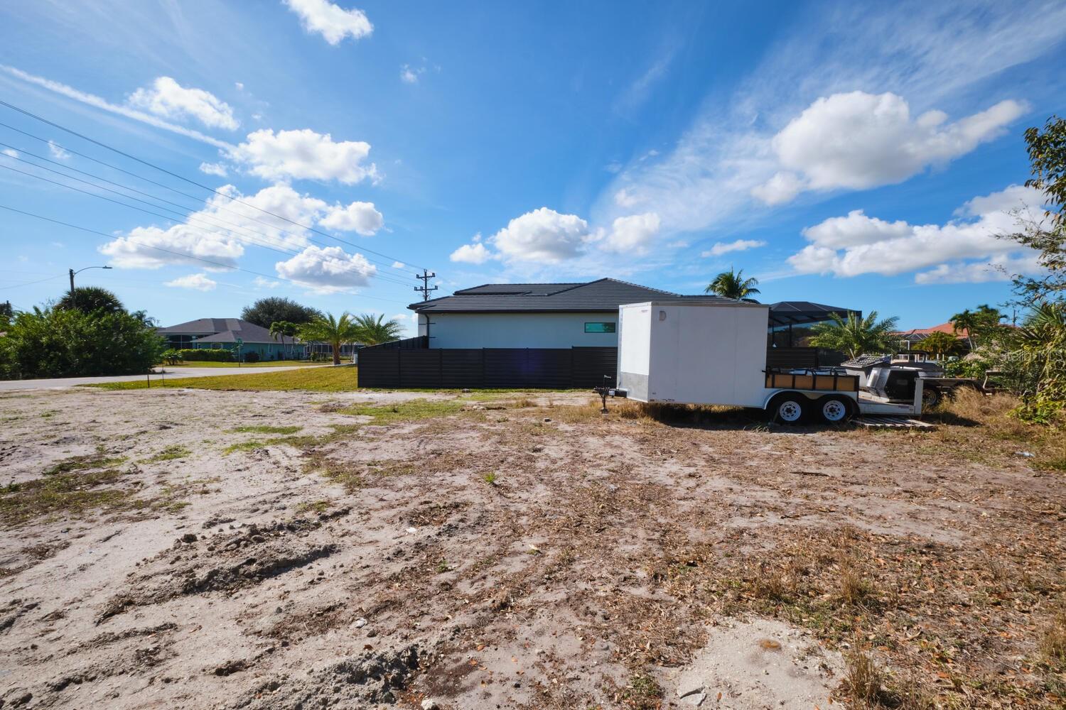 CAPE CORAL - Land
