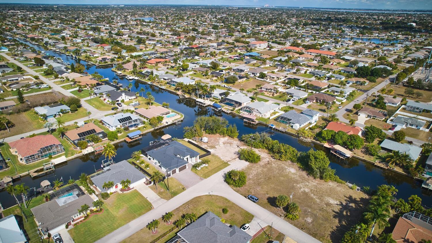 CAPE CORAL - Land