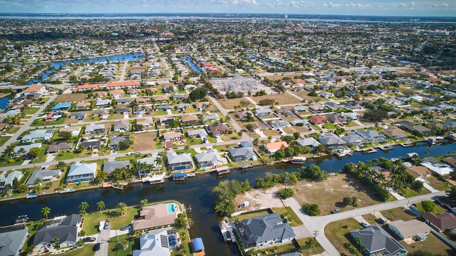 CAPE CORAL - Land
