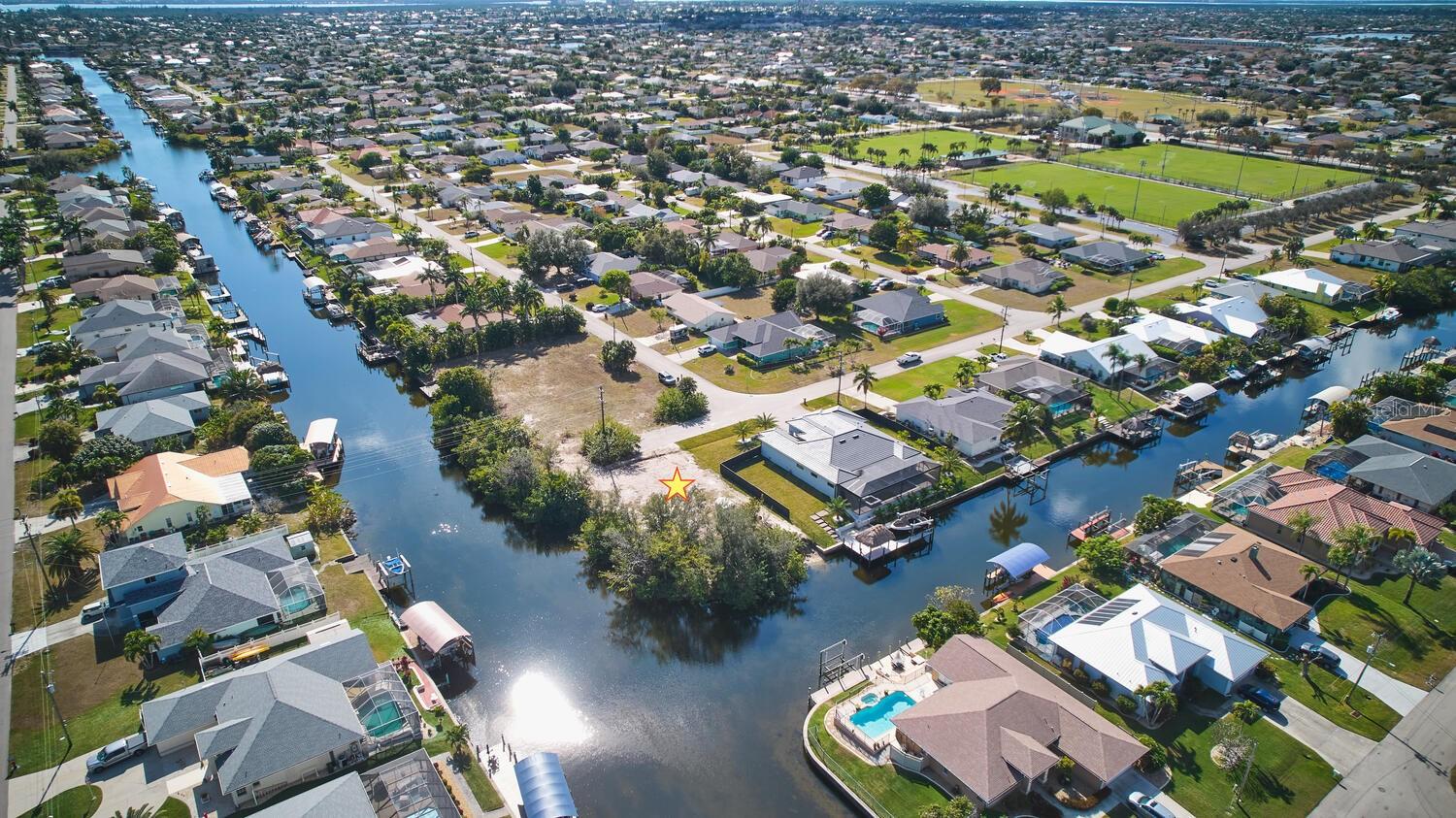 CAPE CORAL - Land