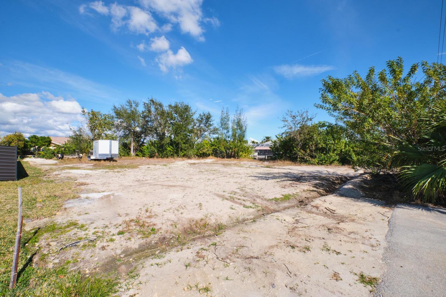 CAPE CORAL - Land