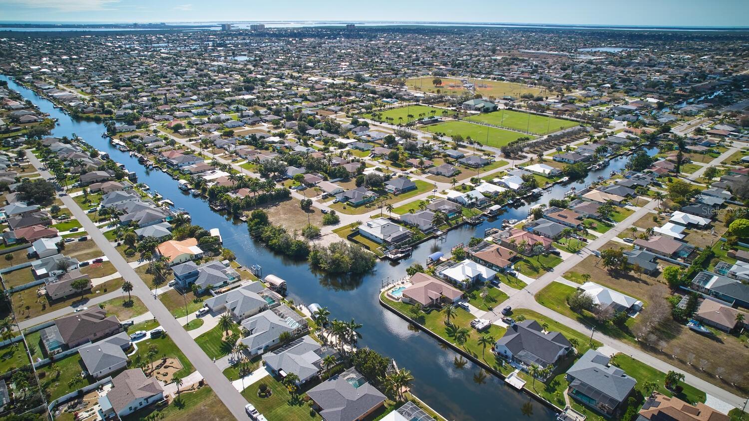 CAPE CORAL - Land