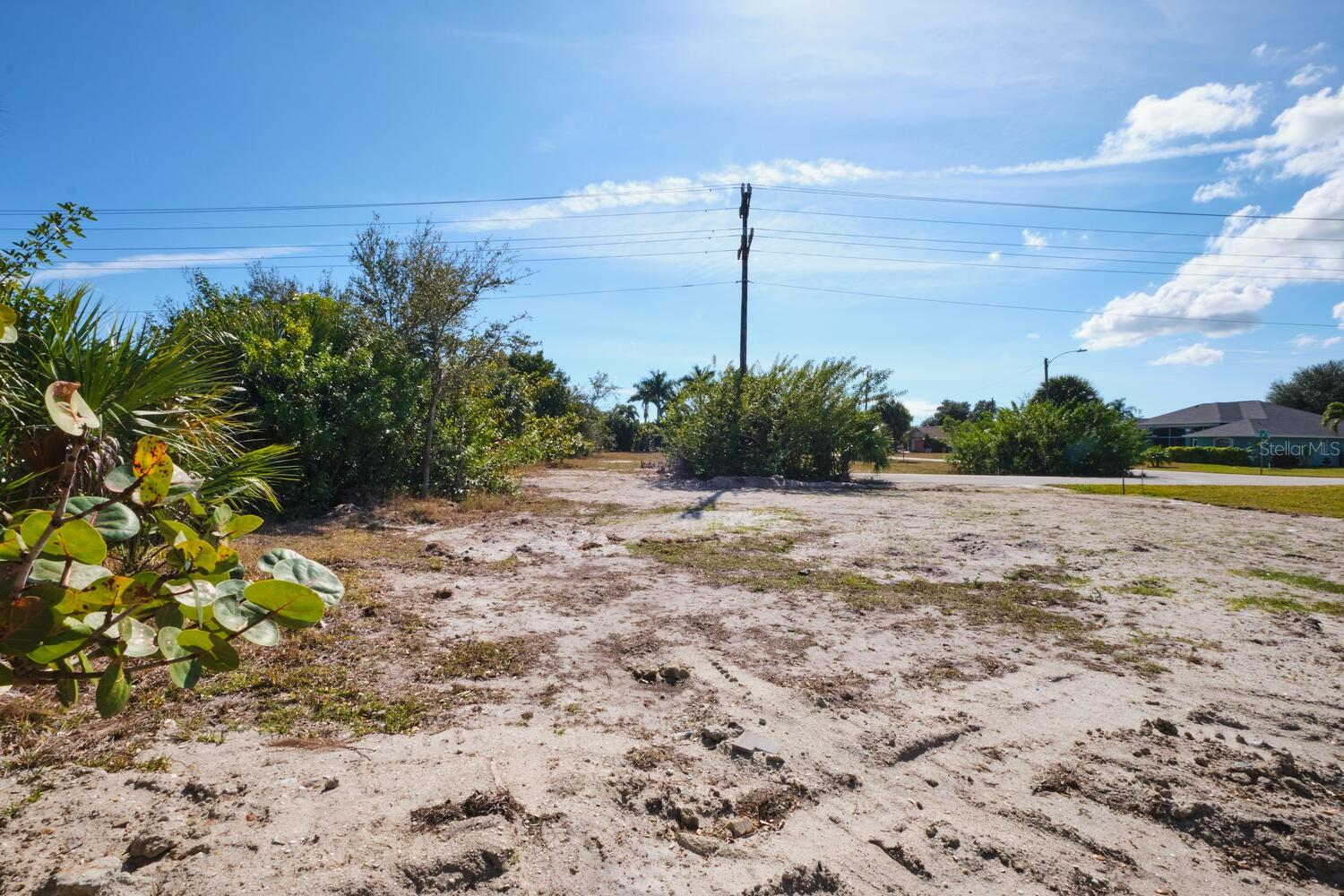CAPE CORAL - Land