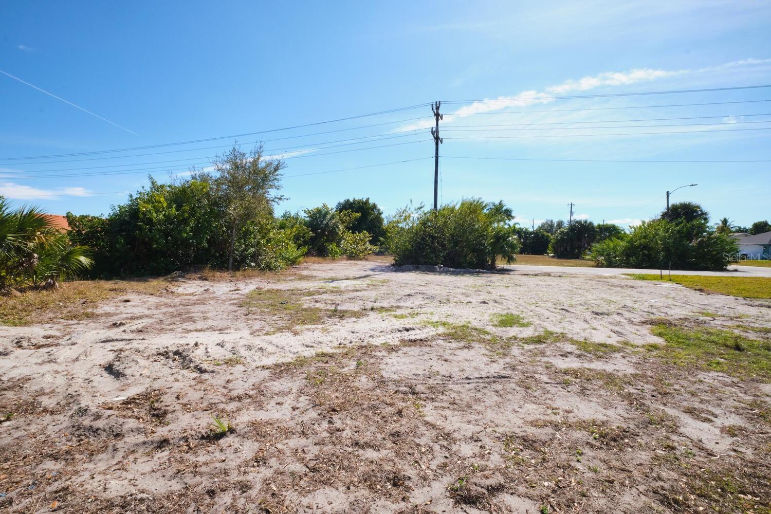 CAPE CORAL - Land
