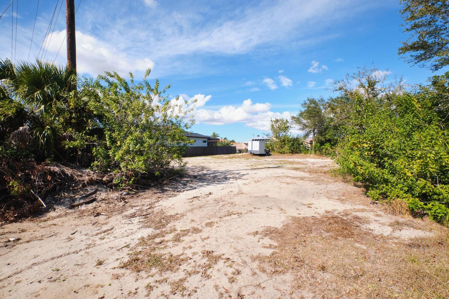 CAPE CORAL - Land