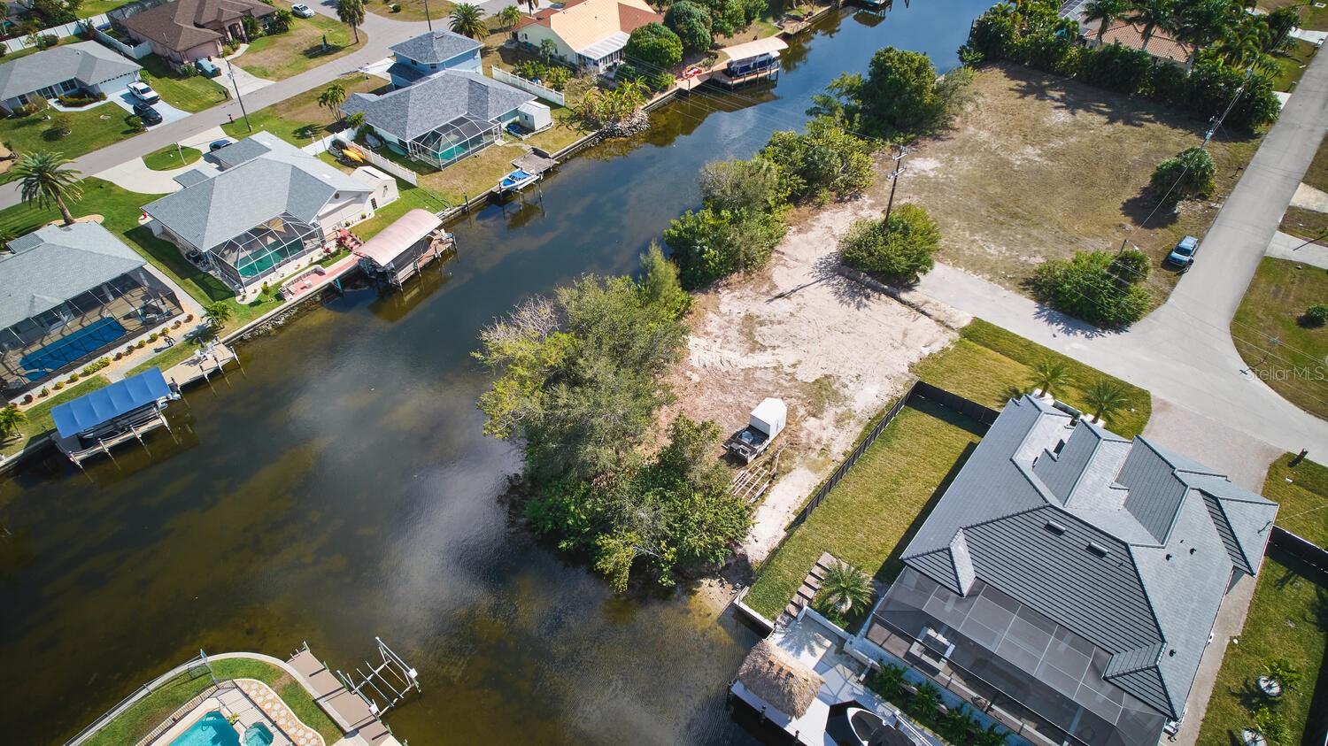 CAPE CORAL - Land