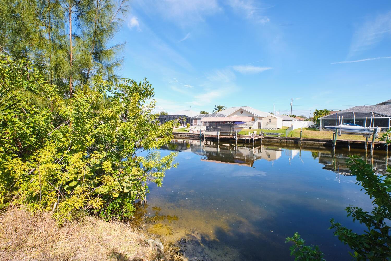 CAPE CORAL - Land