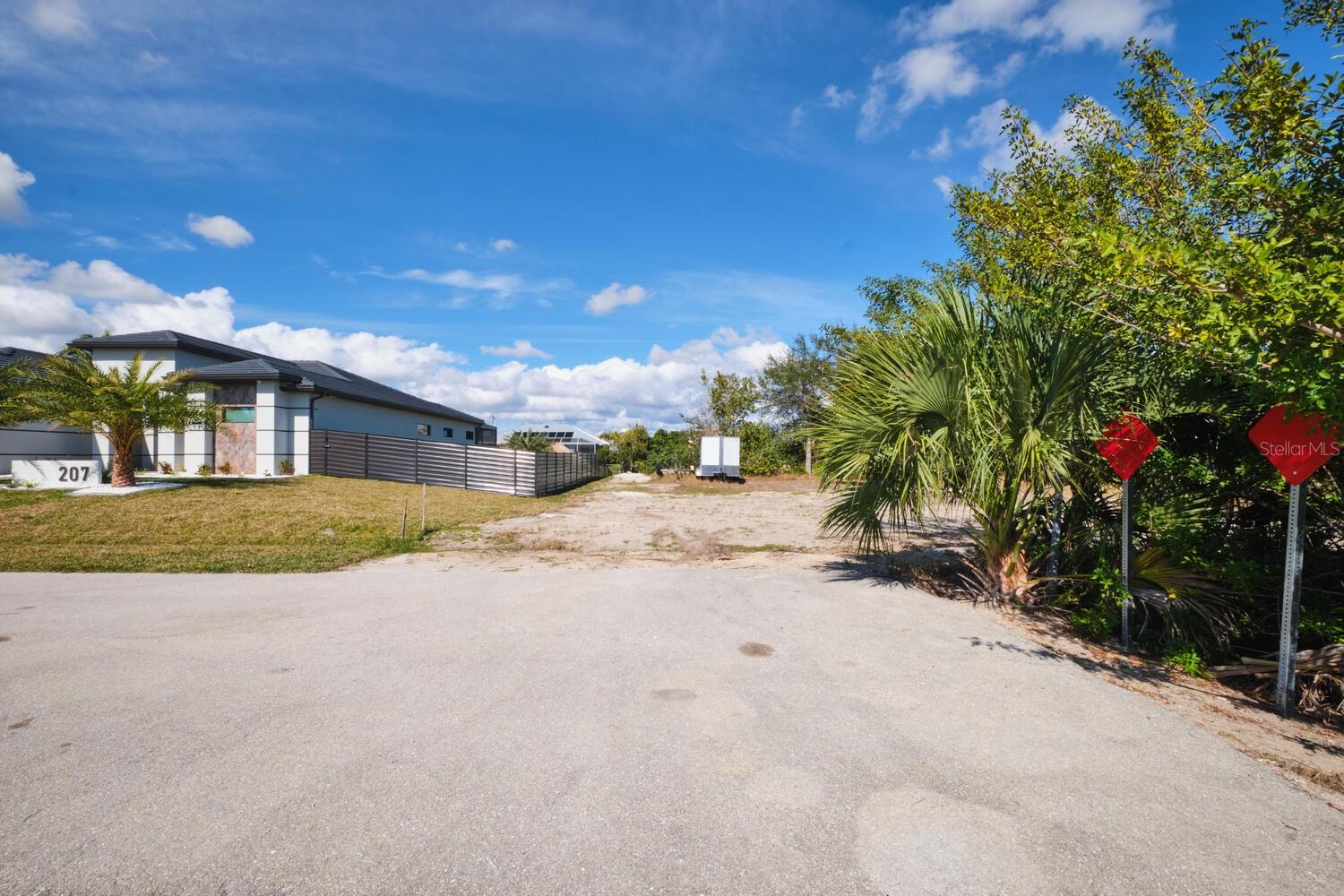 CAPE CORAL - Land