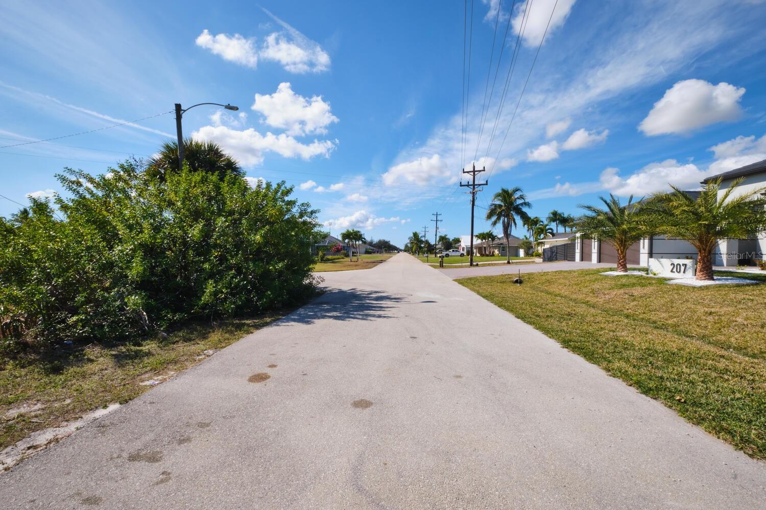 CAPE CORAL - Land