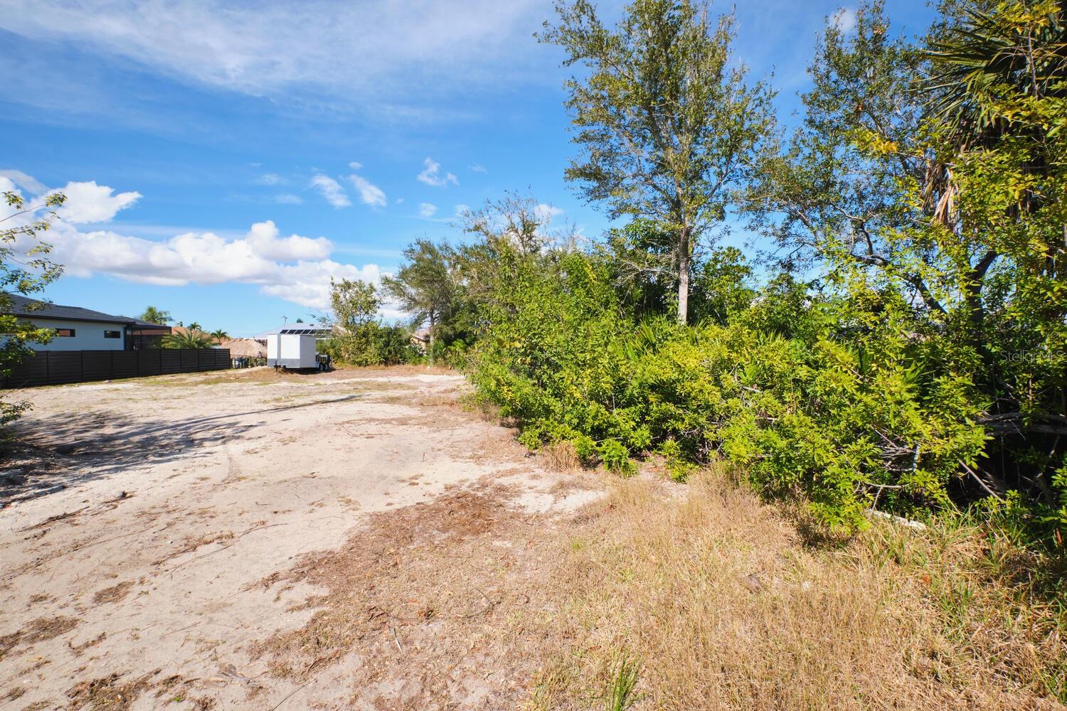 CAPE CORAL - Land