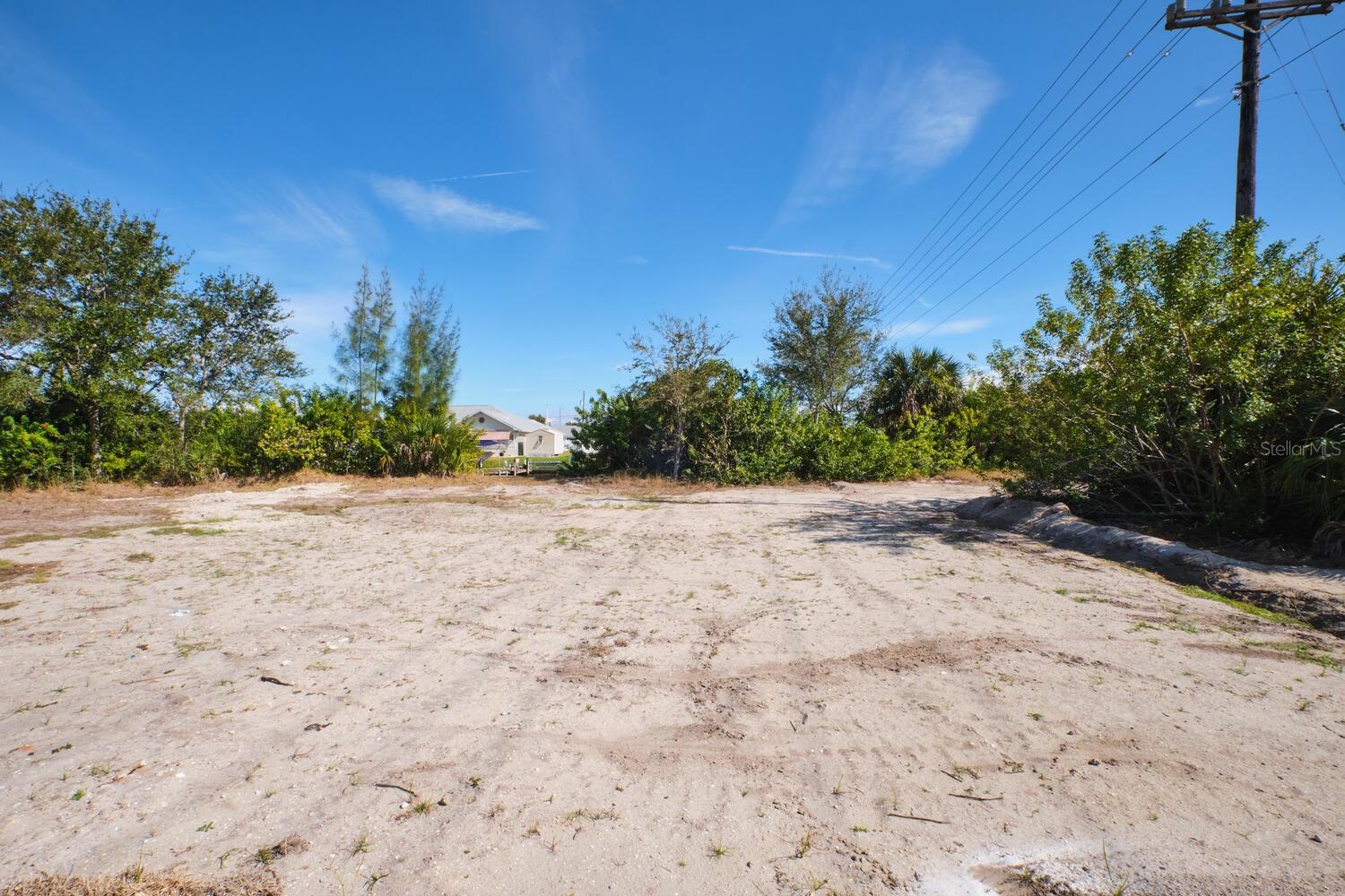 CAPE CORAL - Land