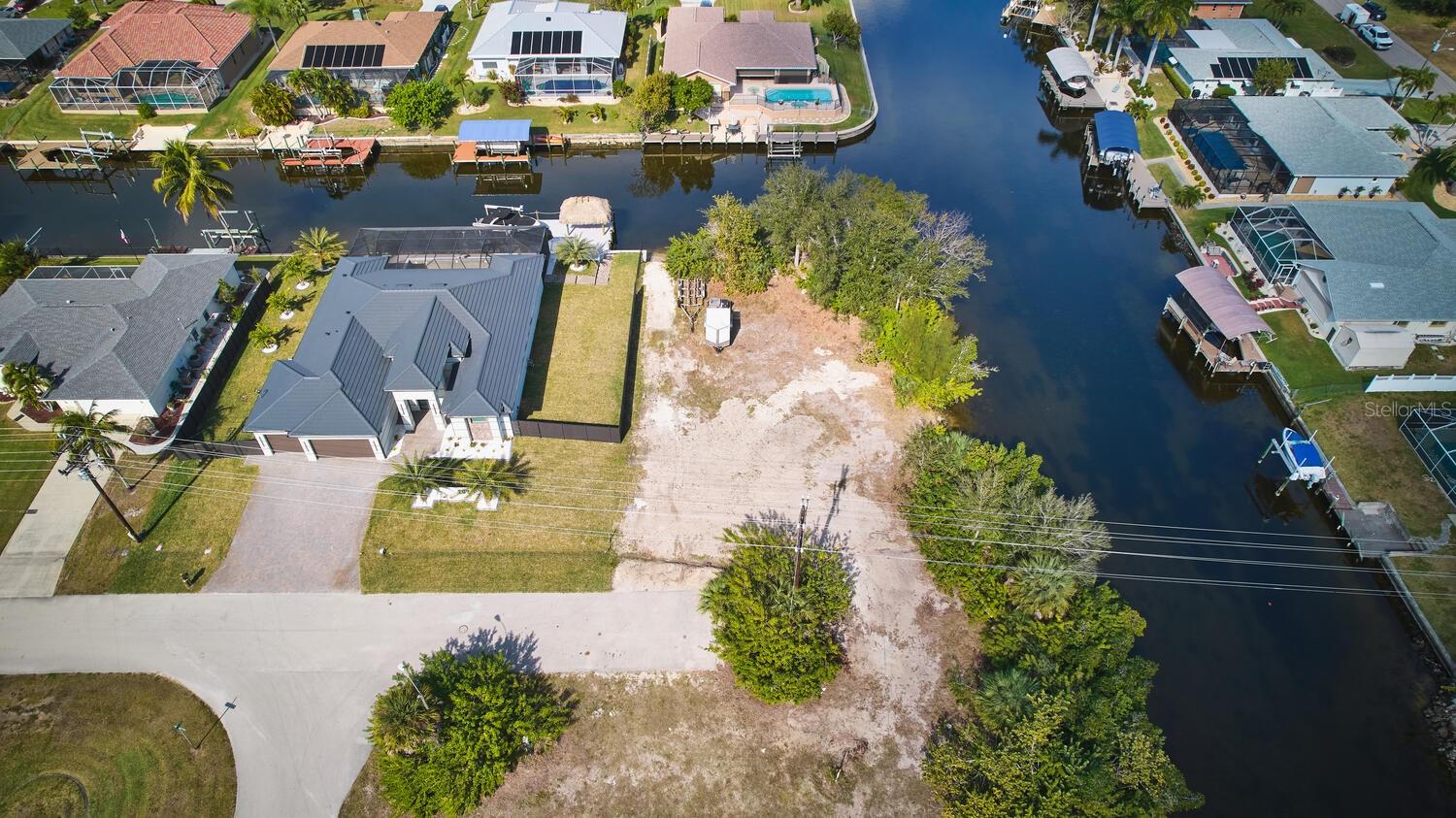 CAPE CORAL - Land
