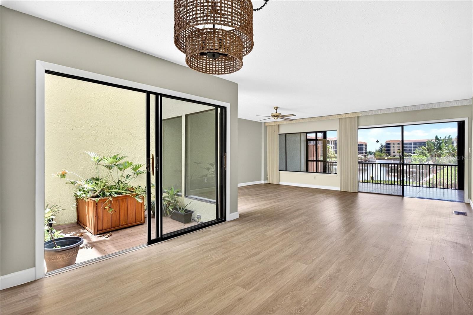 EMERALD POINTE TWNHSE PH 05 - Residential