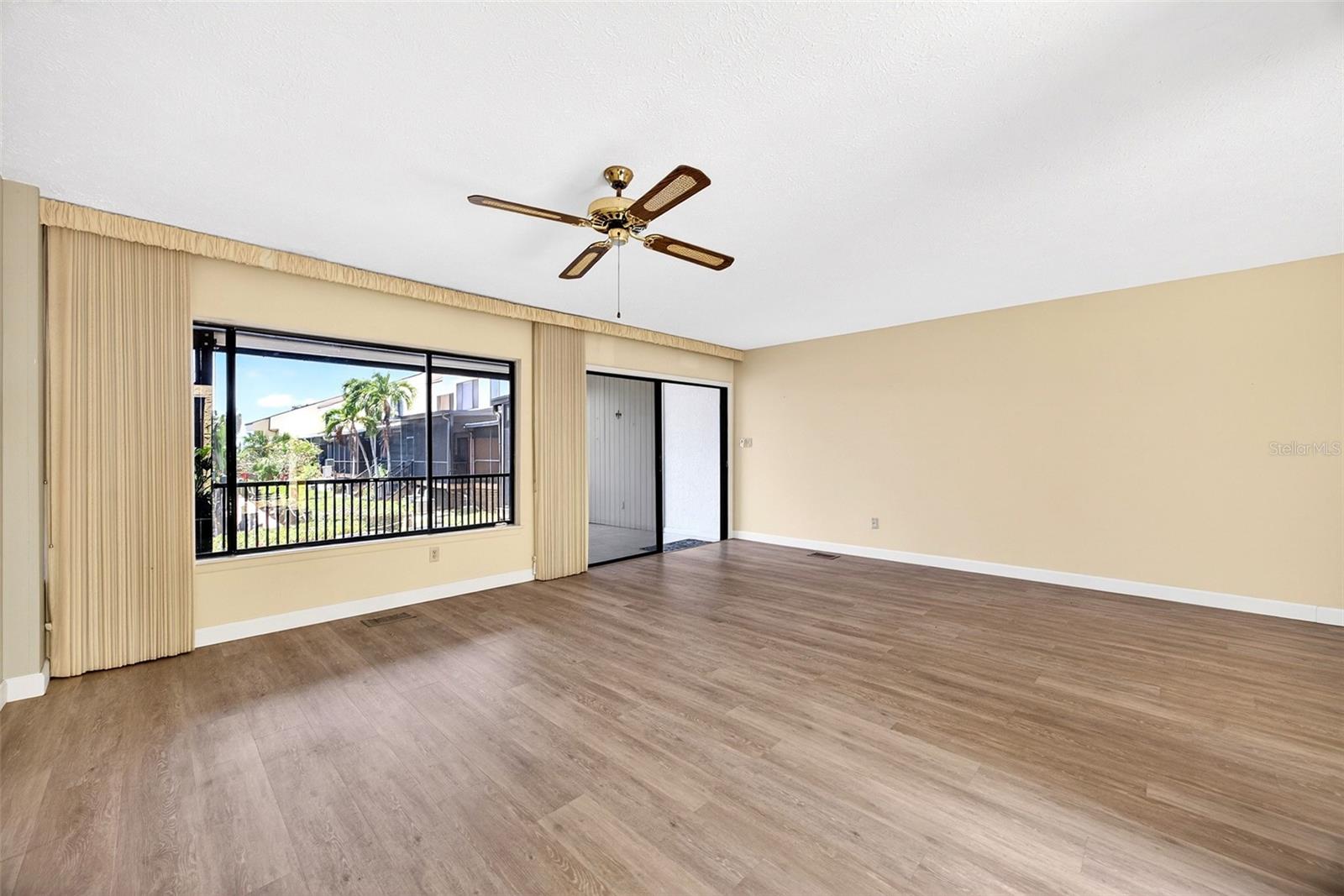 EMERALD POINTE TWNHSE PH 05 - Residential