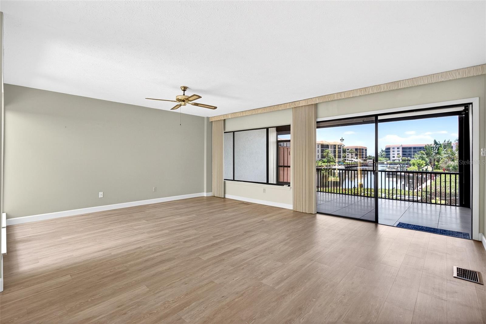 EMERALD POINTE TWNHSE PH 05 - Residential