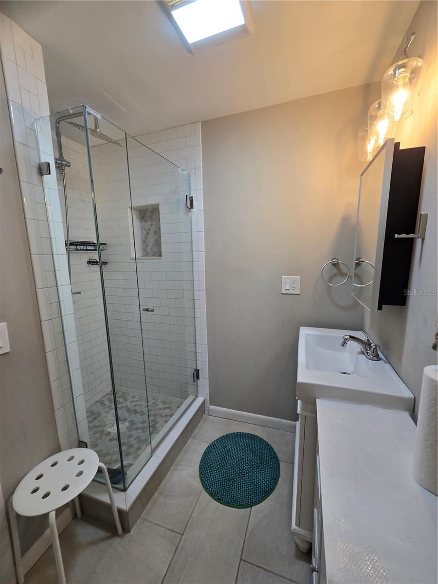 EDGEMOOR ESTATES - Residential Lease