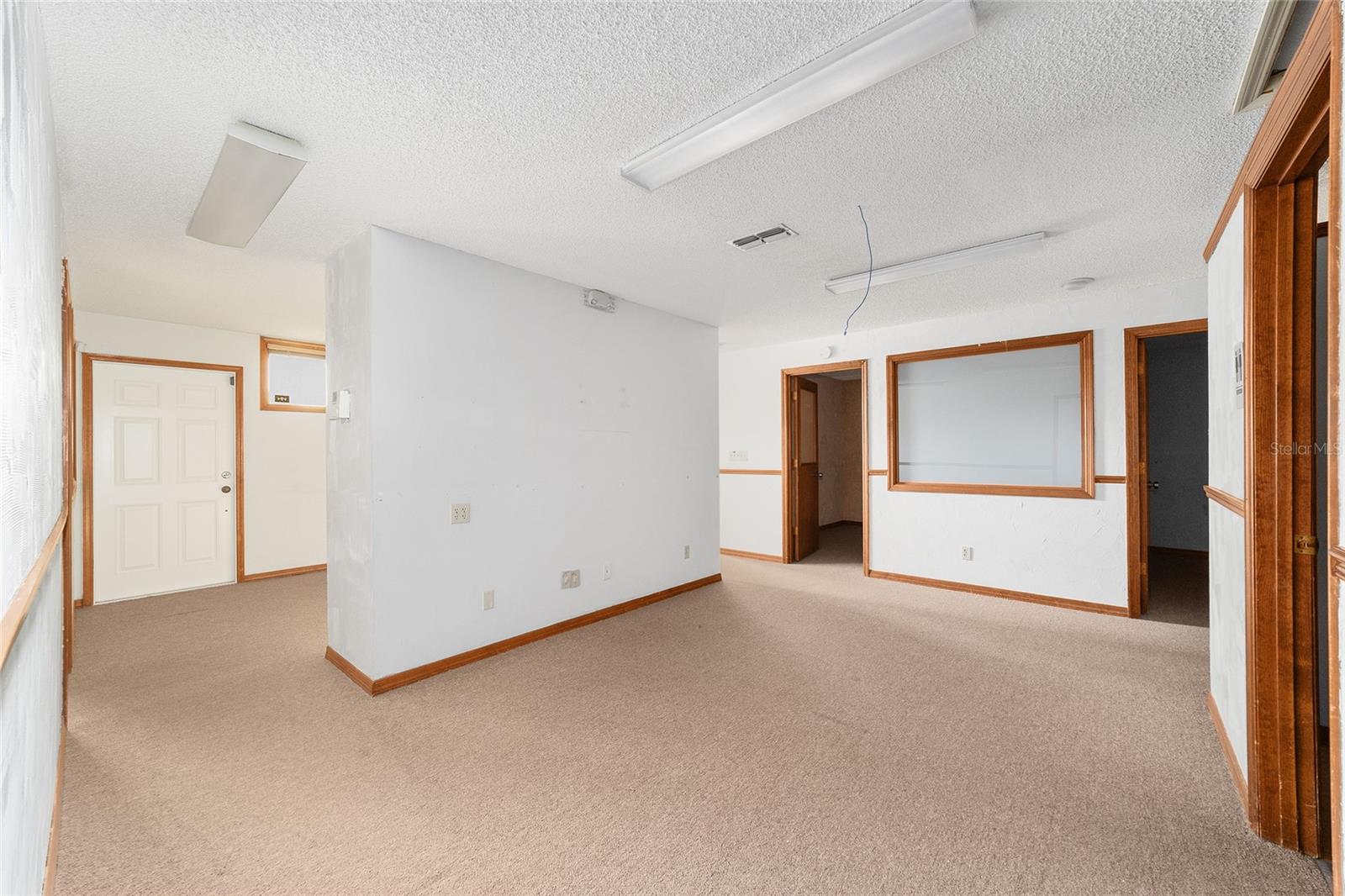 STARTING GATE OFFICE COMPLEX - Commercial Sale