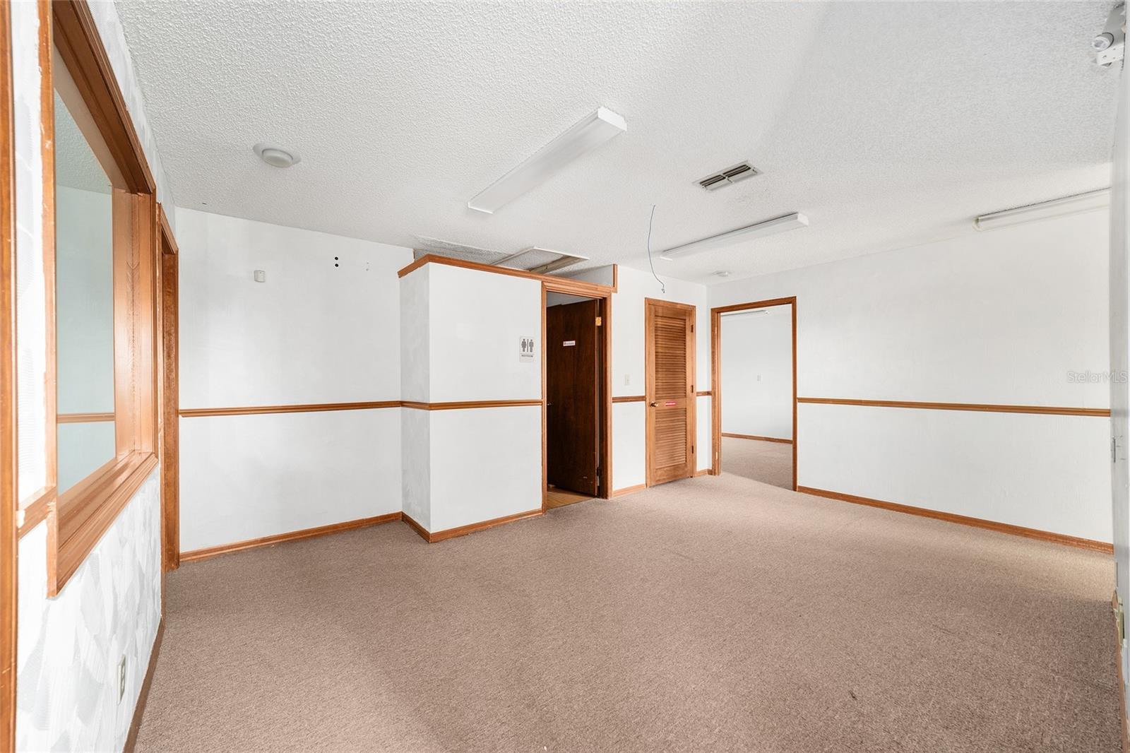 STARTING GATE OFFICE COMPLEX - Commercial Sale