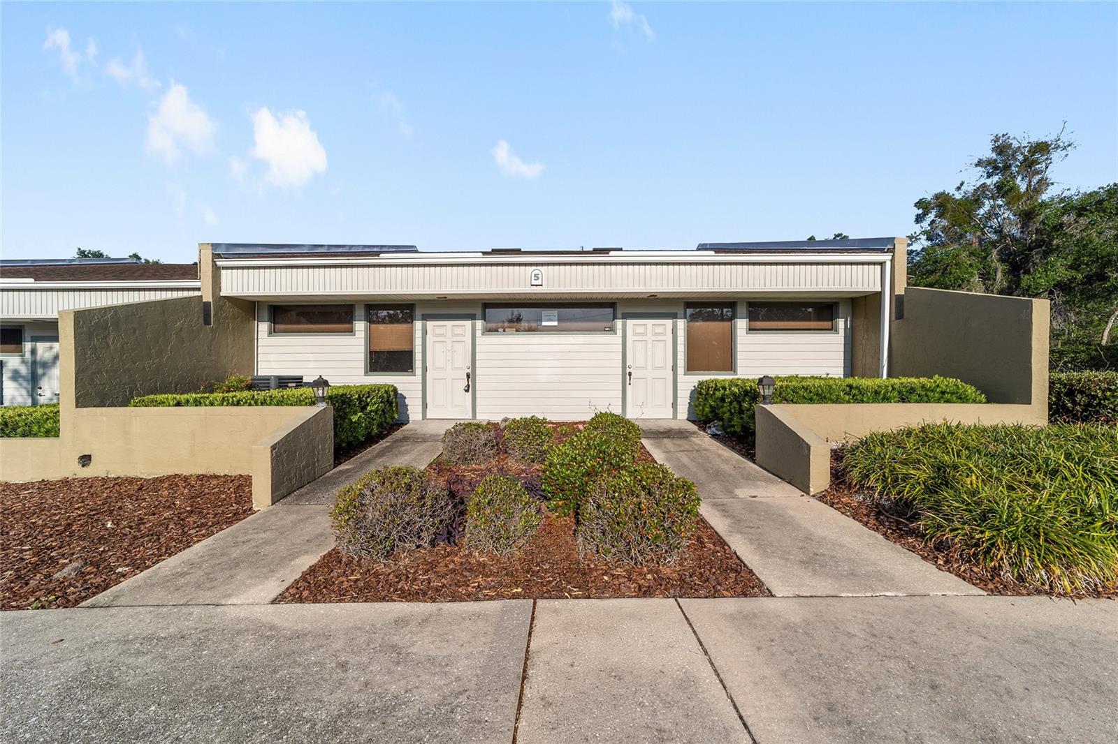 STARTING GATE OFFICE COMPLEX - Commercial Sale
