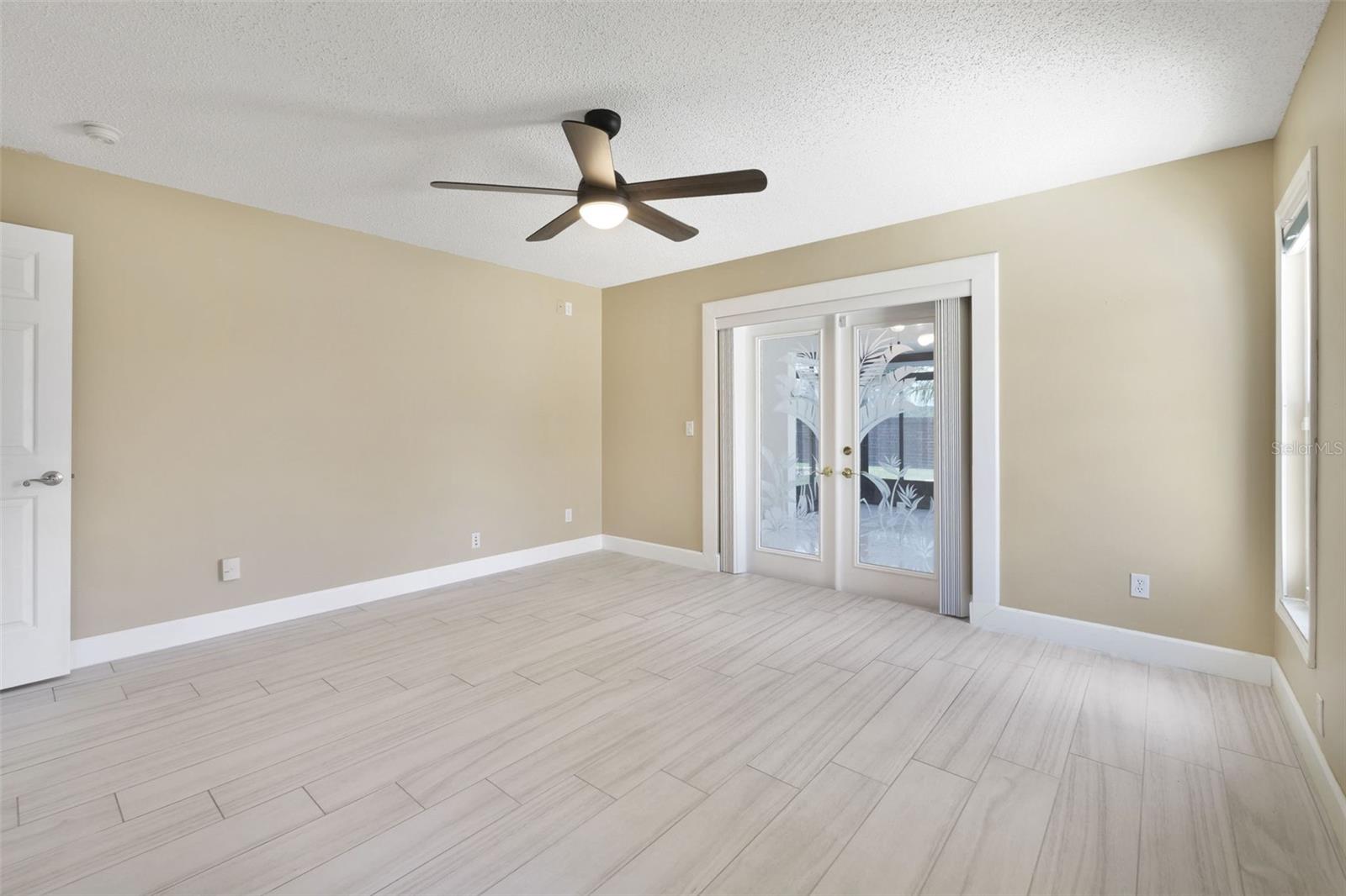 LAUREL RUN AT CRESCENT LAKES - Residential