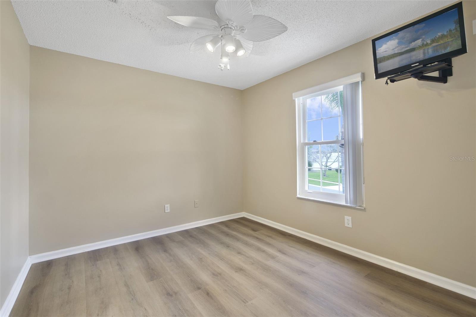 LAUREL RUN AT CRESCENT LAKES - Residential