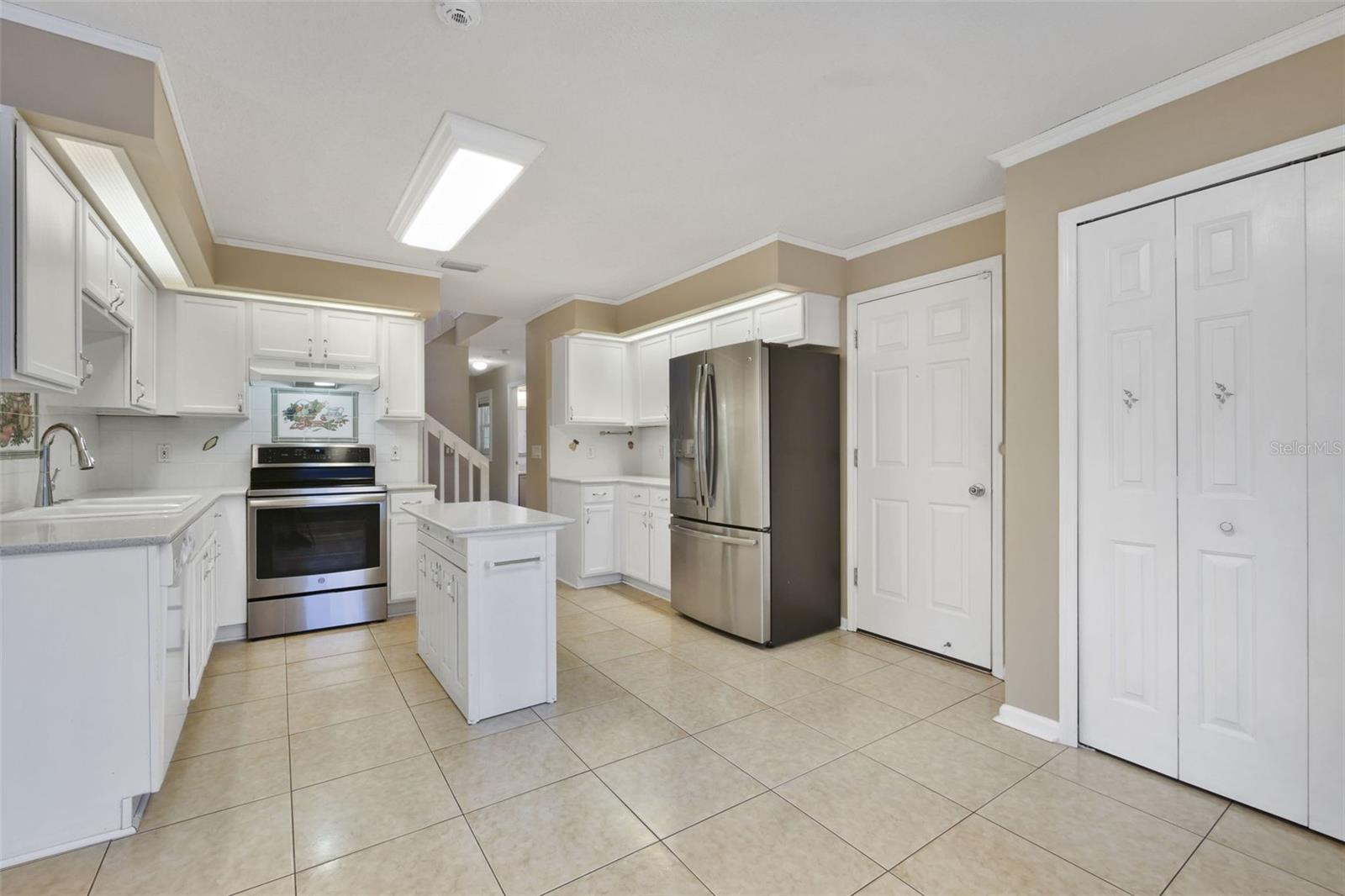 LAUREL RUN AT CRESCENT LAKES - Residential