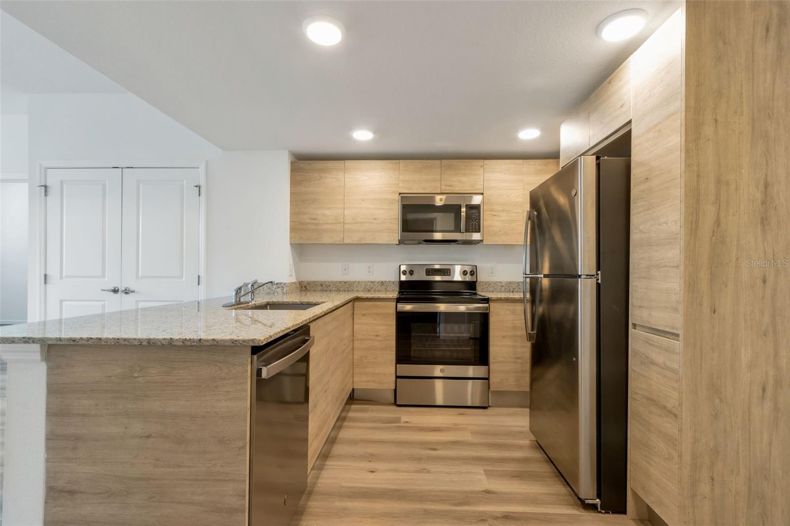 SANDLAKE STATION BLDG 3 - Residential