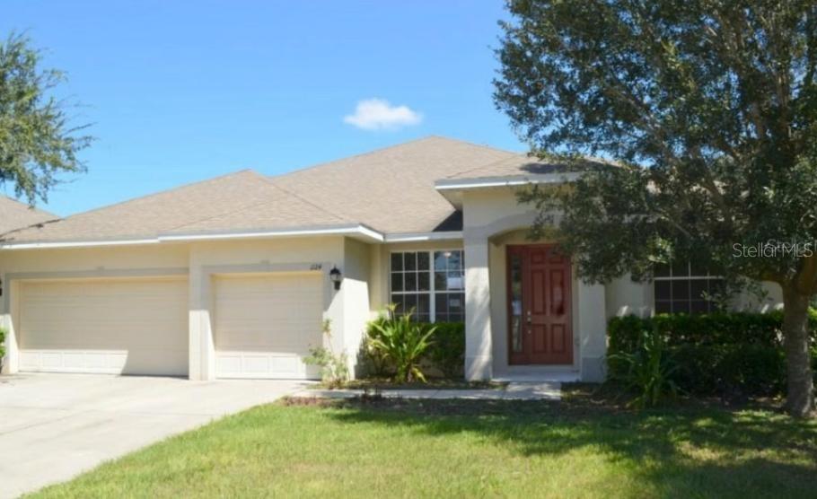 Welcome to 1124 Fennel Green Dr, Seffner, FL 33584, a spacious 4-bedroom, 4-bathroom home located in the desirable Kingsway Phase 1 community. Offering 2,837 sq ft of thoughtfully designed living space, this well-maintained two-story residence features a versatile floor plan with a den, bonus room, formal living and dining areas, and an open-concept family room ideal for everyday living and entertaining.

The large kitchen is equipped with a center island, ample cabinetry, and a breakfast area overlooking the main living spaces. The spacious primary suite features double-door entry, dual vanities, a garden tub, and an upgraded walk-in shower. A 3-car attached garage and multiple flexible-use rooms provide plenty of space for growing families, home offices, or guest accommodations.

Ideally situated in a well-maintained community with low HOA and no CDD fees, this home offers exceptional convenience with easy access to I-4 and I-75, connecting you to Tampa, Brandon, and surrounding areas. Enjoy being just close to shopping, dining, healthcare facilities, and the Brandon business district.

Combining space, comfort, functionality, and a highly convenient location, this move-in-ready home presents an outstanding opportunity for families seeking both lifestyle and long-term value in the growing Seffner area.